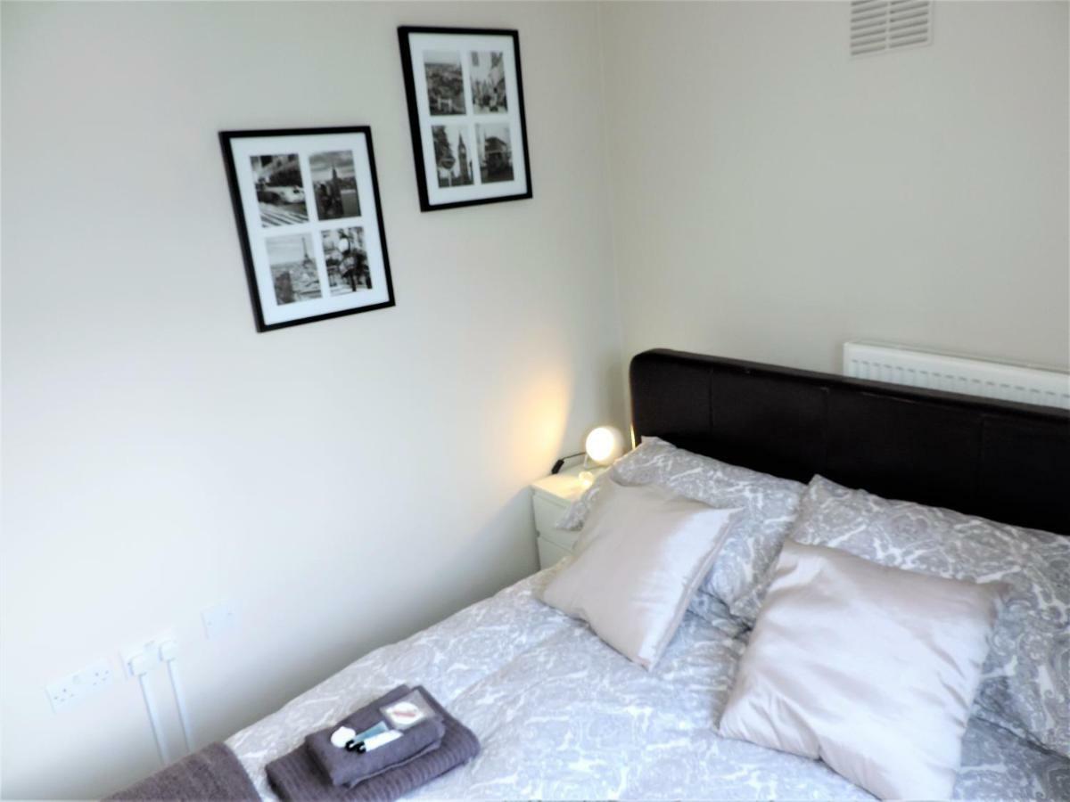 1 Bed Bagshot Pennyhill Accommodation Ngoại thất bức ảnh