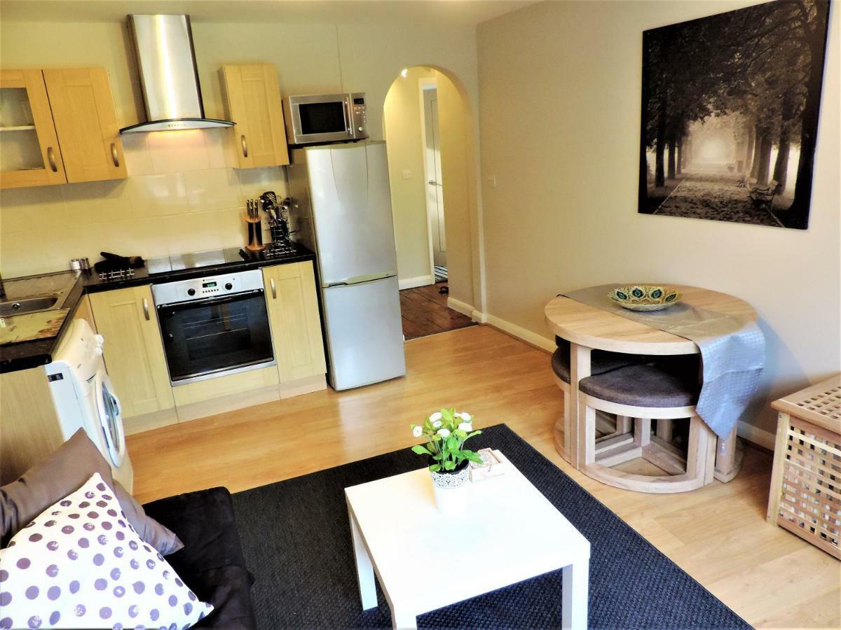 1 Bed Bagshot Pennyhill Accommodation Ngoại thất bức ảnh