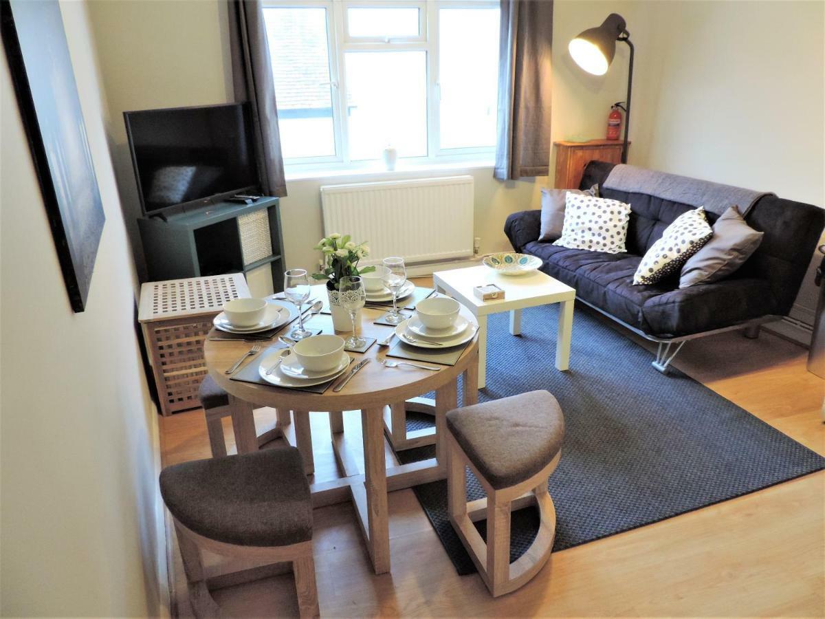 1 Bed Bagshot Pennyhill Accommodation Ngoại thất bức ảnh